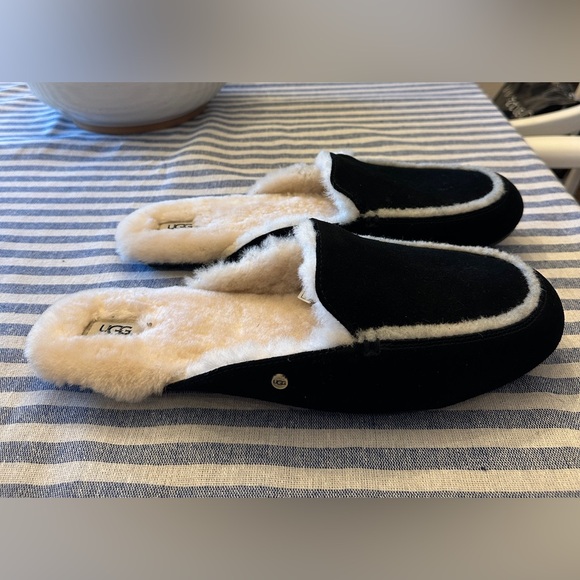 UGG Lane Black Suede Slippers - Picture 4 of 8